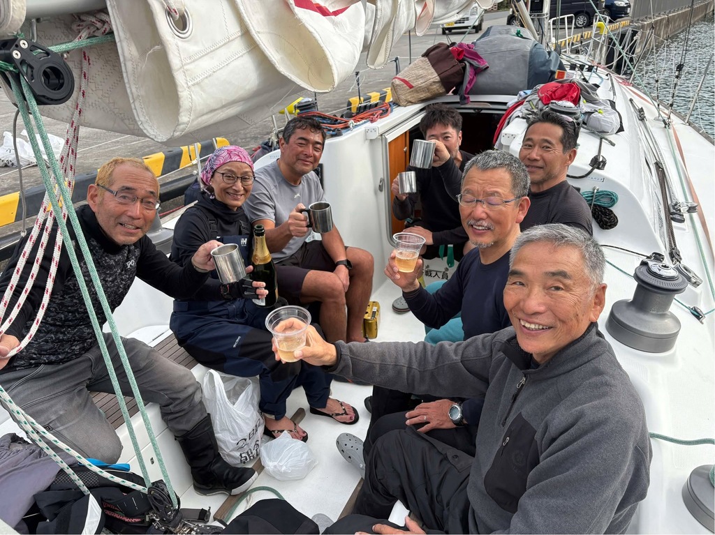 フィニッシュ後シャンパンで乾杯